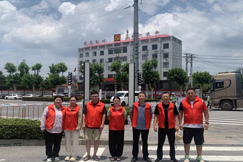 狂风突袭践初心 党员下沉担使命
